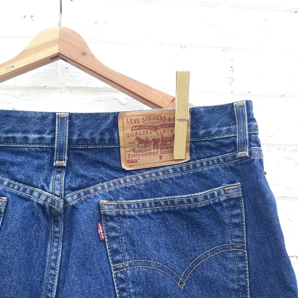 Vintage Levi's 560 Loose Fit Straight Leg Highrise - Picture 4 of 7
